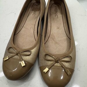 Vionic Women's Gold and Tan Loafers